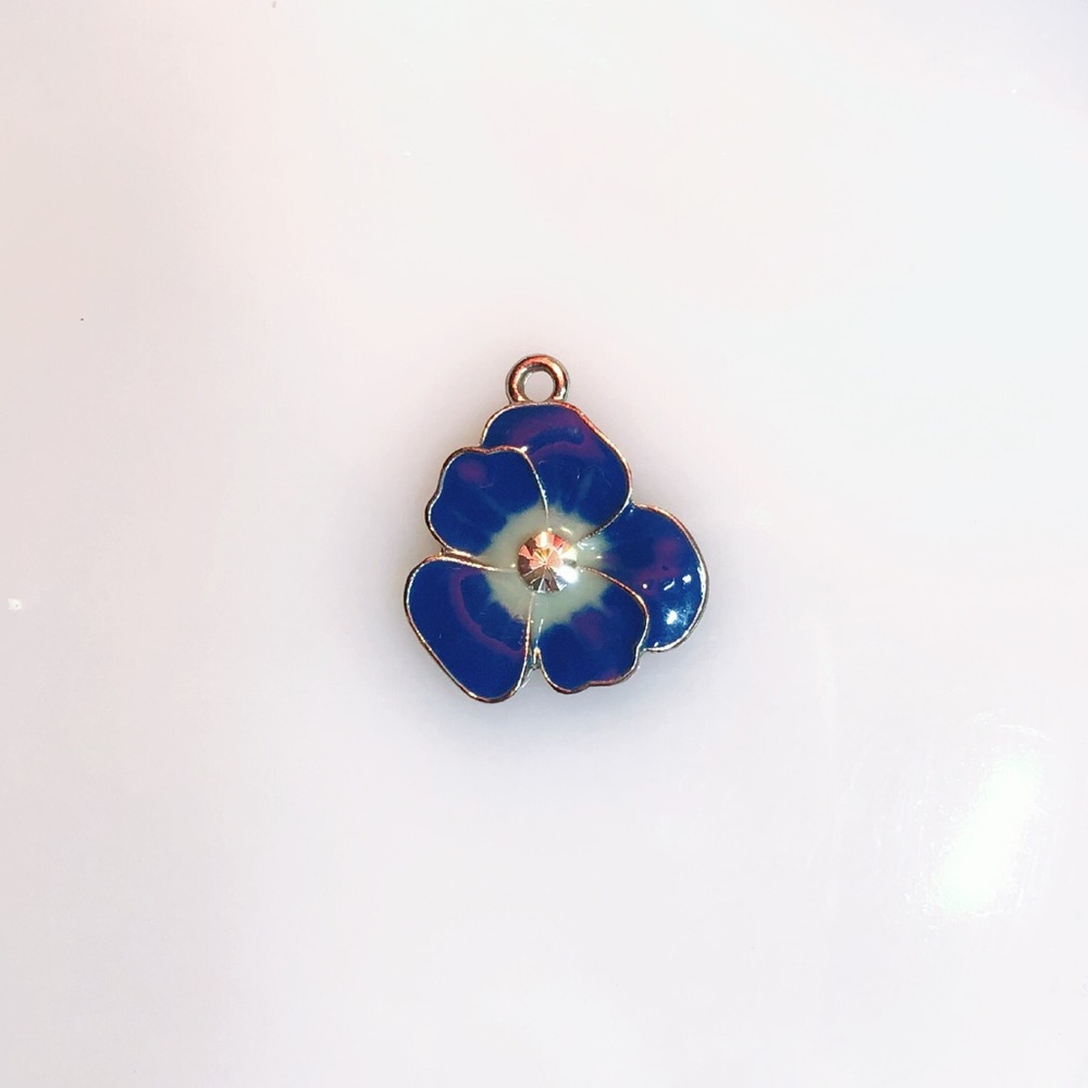 💍5/$15 Small tropical enamel flower charm/pendant